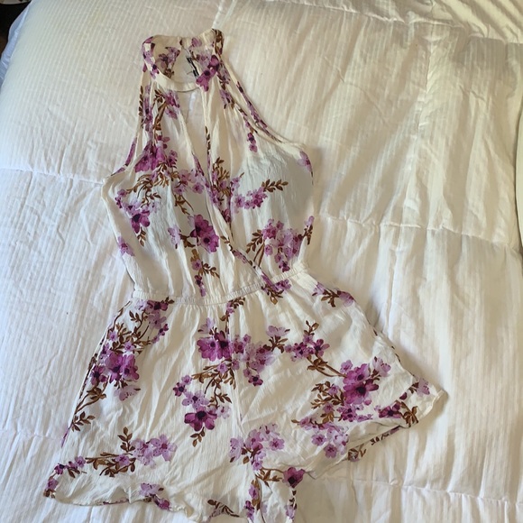 (2/$25) American Eagle Sm Floral Romper - Picture 2 of 11